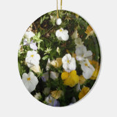 Witte en gele viooltjes keramisch ornament (Links)