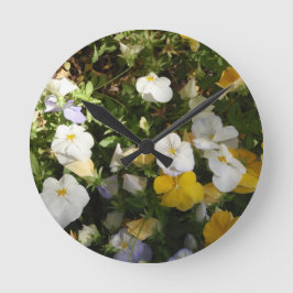 Witte en gele viooltjes ronde klok