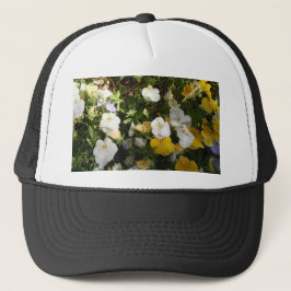 Witte en gele viooltjes trucker pet
