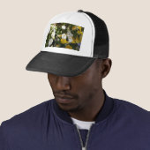 Witte en gele viooltjes trucker pet (In situ)