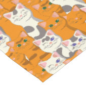 Witte en gember katten patroon groene ogen blauwe tafelkleed (Gekanteld)
