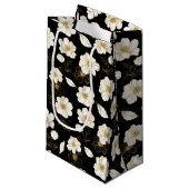 Witte en gouden bloemen op zwart klein cadeauzakje (Voorkant Gekanteld)