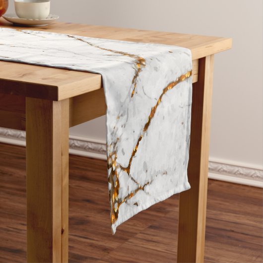 Witte en goudmarmer korte tafelloper (Voorbeeld)
