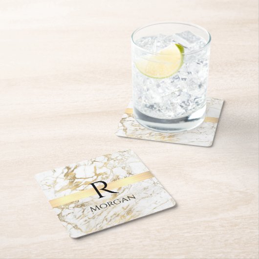 Witte en goudmarmer, zwarte naam en monogram kartonnen onderzetters (Insitu)