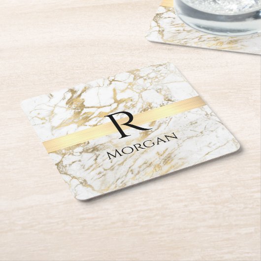 Witte en goudmarmer, zwarte naam en monogram kartonnen onderzetters (Schuin)