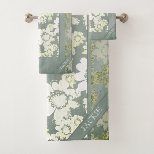 Witte en grijze handdoeken met monogram brood (Insitu)