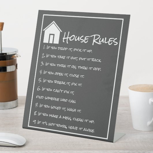 Witte en grijze huisregels reclamebord met voetstuk (Insitu)