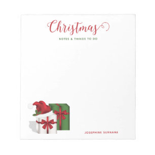 Witte en groene wasdozen met een kersthat notitieblok