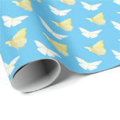 Witte en lichtgele vlinders die blauw vliegen cadeaupapier (Rol Hoek)