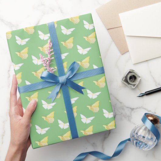 Witte en lichtgele vlinders die groen vliegen cadeaupapier (Geschenken)