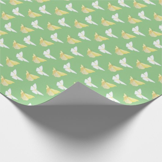 Witte en lichtgele vlinders die groen vliegen cadeaupapier (Hoek)