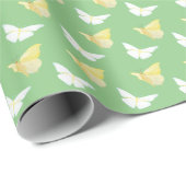 Witte en lichtgele vlinders die groen vliegen cadeaupapier (Rol Hoek)