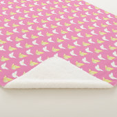 Witte en lichtgele vlinders die roze vliegen sherpa deken (3/4)