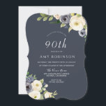 Witte en Navy Flowers Mooi 90th Birthday Party Kaart<br><div class="desc">White & Navy Flowers Beauful 90th Birthday Party Invitation We hebben ook veel andere uitnodigingen en collecties.</div>
