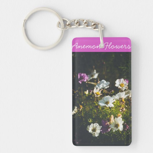 Witte en paarse anemonbloemen sleutelhanger (Voorkant)