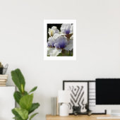 Witte en paarse Iris-bloemen bloemstuk Poster (Thuiskantoor)