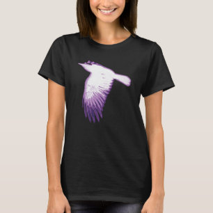 Witte en paarse kraai in vlucht t-shirt