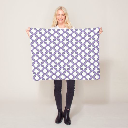 Witte en Paarse trellis, rooster, quatrefoil Fleece Deken (In situ)