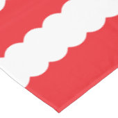 Witte en rode geschulpte streep tafelkleed (Gekanteld)