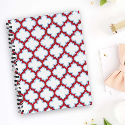 Witte en rode latwerk, traliewerk, quatrefoil planner