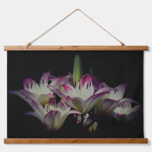 Witte en rode Lily bloemen Hangend Wandkleed