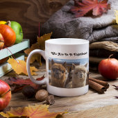 Witte en roodachtige bruine krullende paardenparen koffiemok