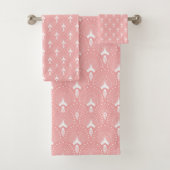 Witte en roze art-deco-patroon bad handdoek (Insitu)