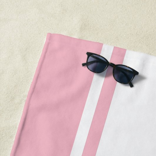 Witte en Roze Roze Sportband Naam en nummer Strandlaken (In situ)