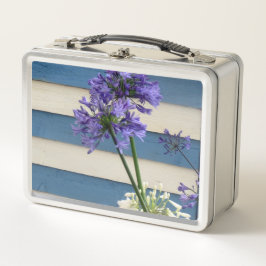 Witte en slijmvliesbloemen op strepen