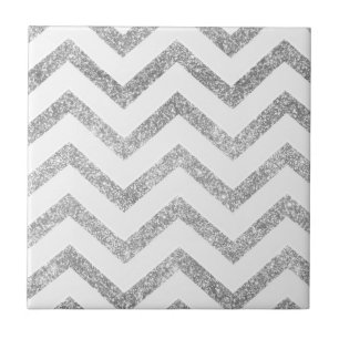 Witte en zilveren faux glitter chevron patroon. tegeltje