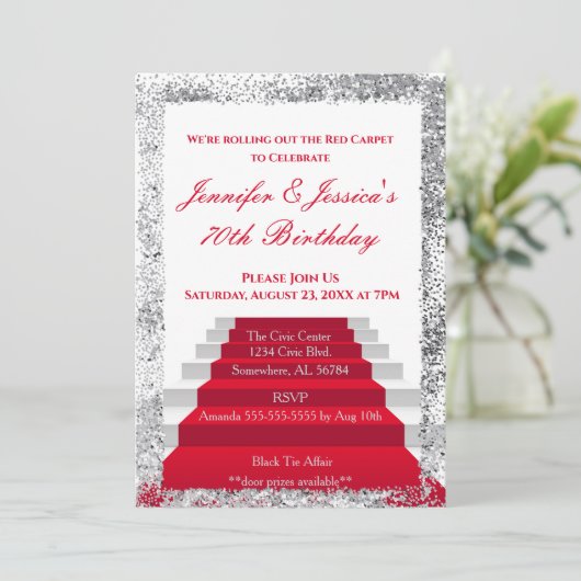 Witte en zilveren rode loper verjaardag kaart (Staand voorkant)