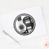 Witte en zwarte akoestische gitaren Yin Yang Ronde Sticker (Envelop)