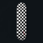 Witte en zwarte cheques en naam of tekst persoonlijk skateboard<br><div class="desc">Ga uit met dit ruitwit en zwarte schaakbord. Volledig met jouw naam of tekst in uw keus van rode,  blauwe,  roze,  gele,  en paarse kleuren. Deze controleurs worden niet gemaakt aan zelfs vierkante maten.</div>