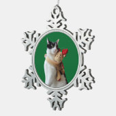 Witte en zwarte kat en rendierkerst Speelgoed Tin Sneeuwvlok Ornament (Rechts)