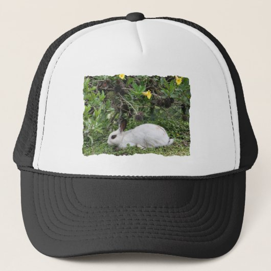 Witte en zwarte konijn trucker pet (Voorkant)