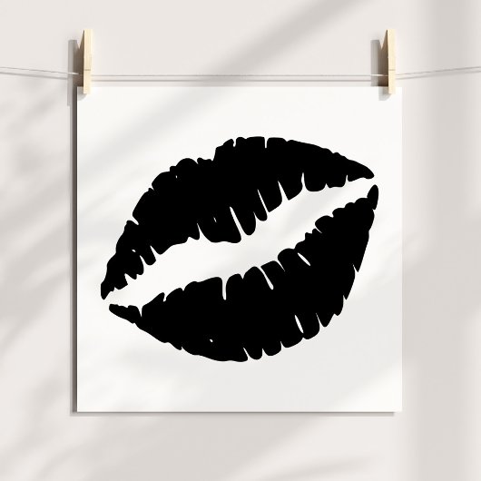 Witte en zwarte lippenstift kus poster