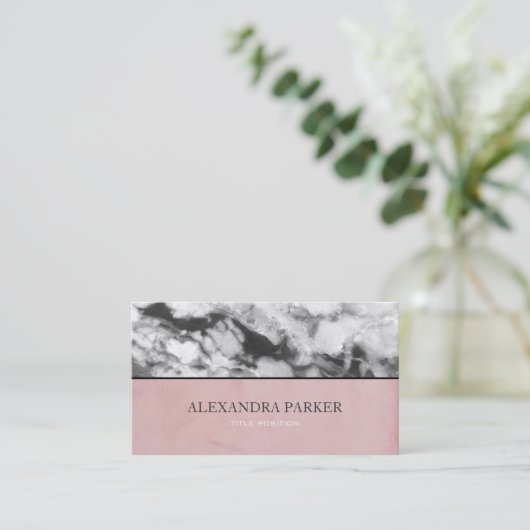Witte en zwarte marmeren en roze achtergrond visitekaartje (Staand voorkant)