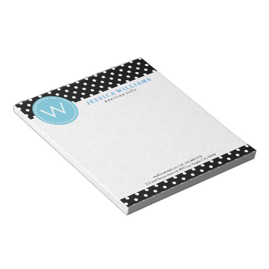 Witte en zwarte pokadots met blauw effect notitieblok (Schuin)