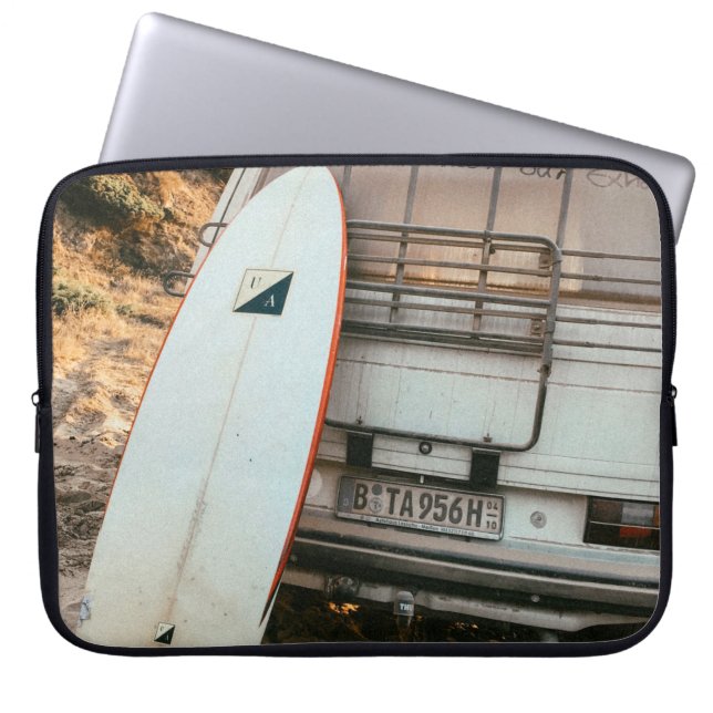 Witte en zwarte surfplank laptop sleeve (Voorkant)