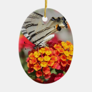 Witte en zwarte vlinder keramisch ornament
