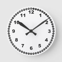 Witte en zwarte wandklok