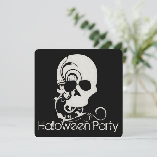 Witte enge schedel Halloween-feestuitnodiging Kaart (Staand voorkant)