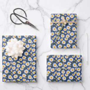 Witte Engelse madeliefjes op donkerblauw Inpakpapier Vel