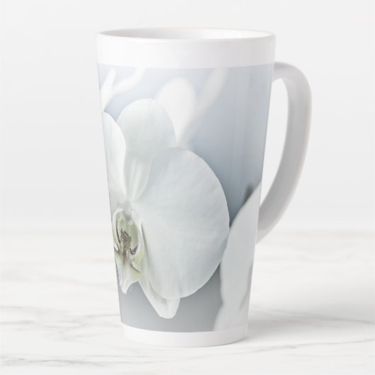 Witte faleonopsis orchidee latte mok (Rechterhoek)
