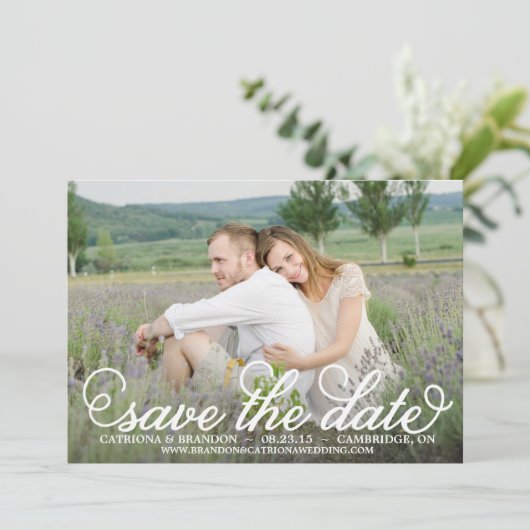 Witte fantasievolle script save-the-date-aankondig save the date (Staand voorkant)