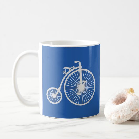  witte fiets op blauw koffiemok (Met donut)