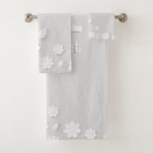Witte florale ingegraveerde naam initialen geperso bad handdoek (Insitu)