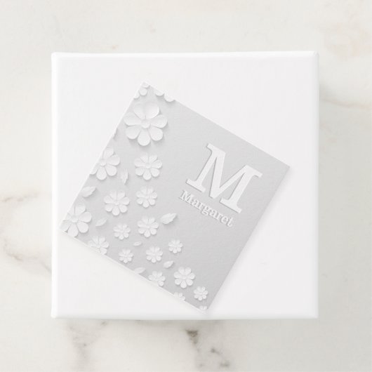 Witte florale ingegraveerde naam initialen geperso bedankjes labels (In situ)