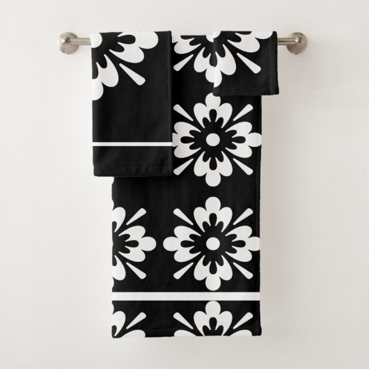 Witte florale patroon op zwart bad handdoek (Insitu)
