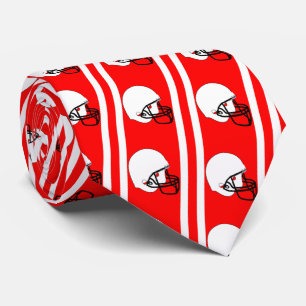 Witte Footballs helm op rode stropdas